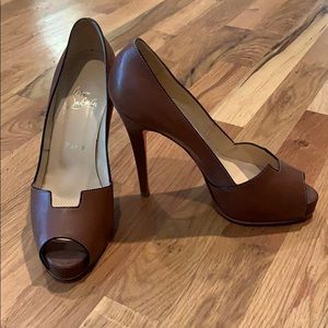 Christian Louboutin brown leather pumps - 39